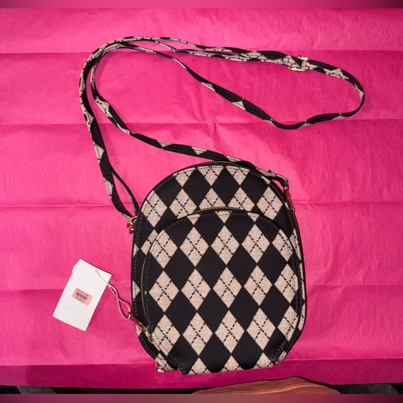 Stylish Black and White Crossbody Bag - Picture 5 of 6